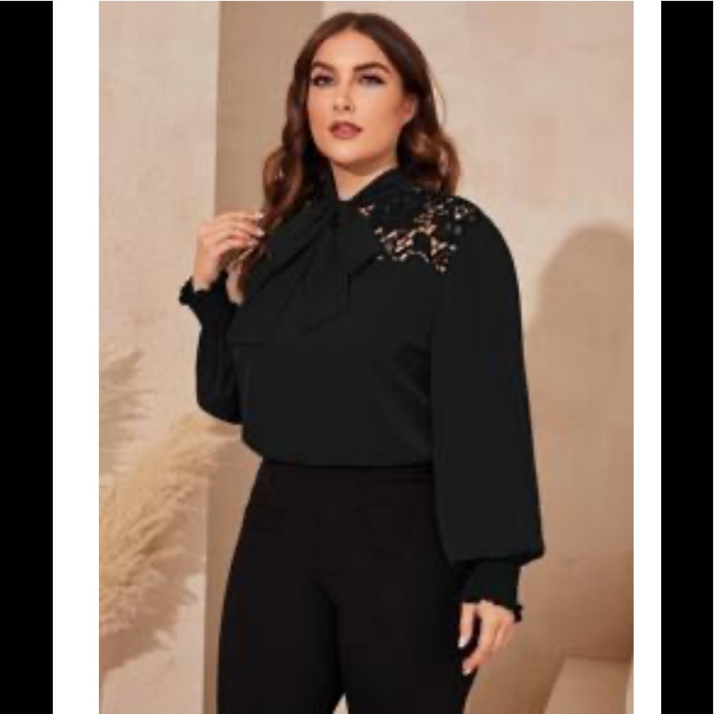 Blouse w/Lace detail and tie neck / plus size